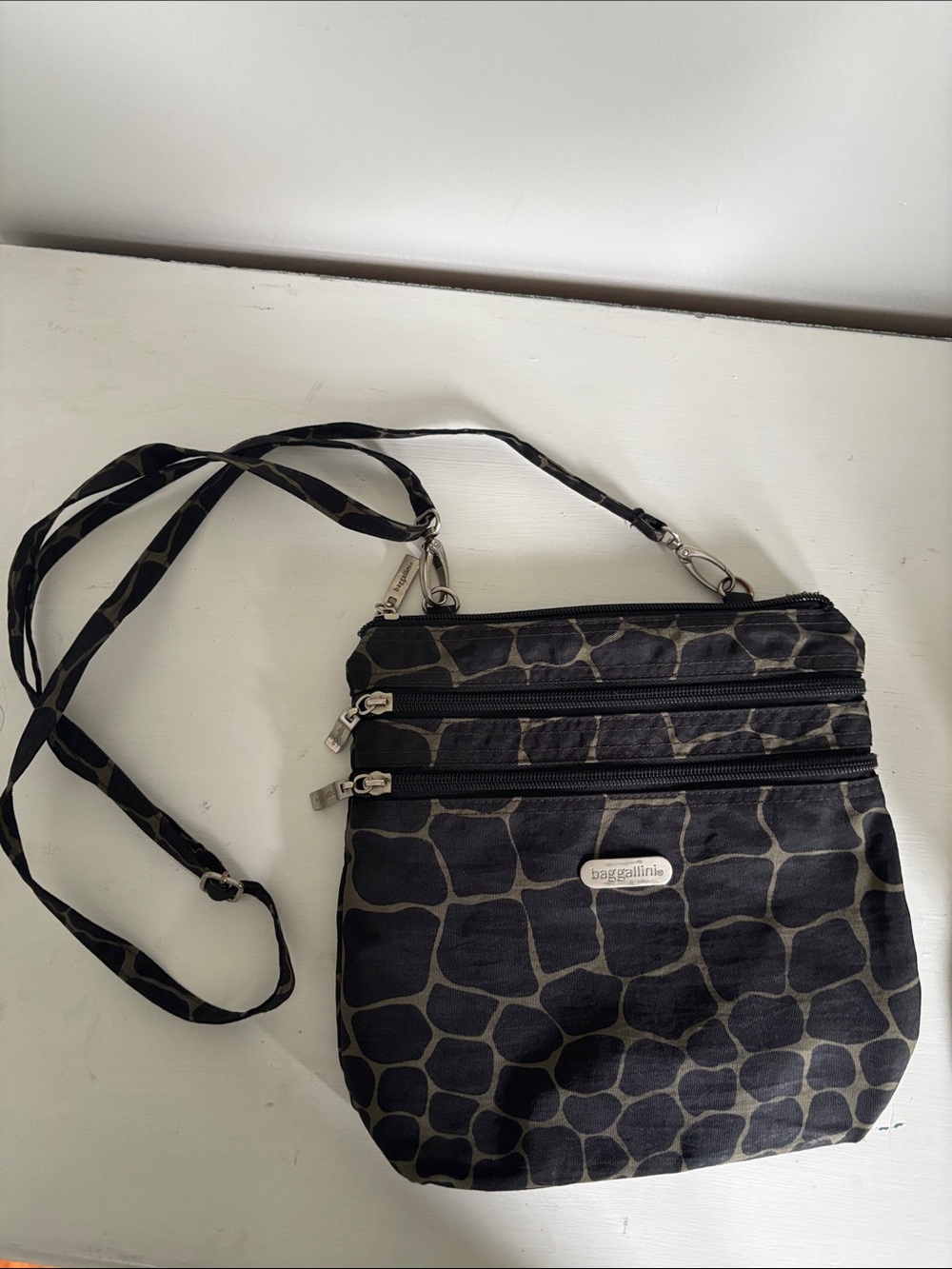 Baggallini Black Giraffe-Print Crossbody Bag